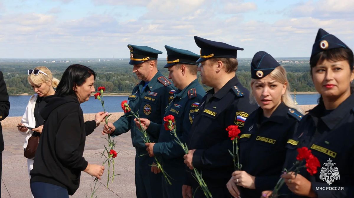 Помним каждого.. В день солидарности в борьбе с терроризмом, сегодня прошла церемония возложения цветов у Вечного огня в Нижегородском Кремле Помним каждого.. В день солидарности в борьбе с терроризмом, сегодня прошла церемония возложения цветов у Вечного огня в Нижегородском Кремле