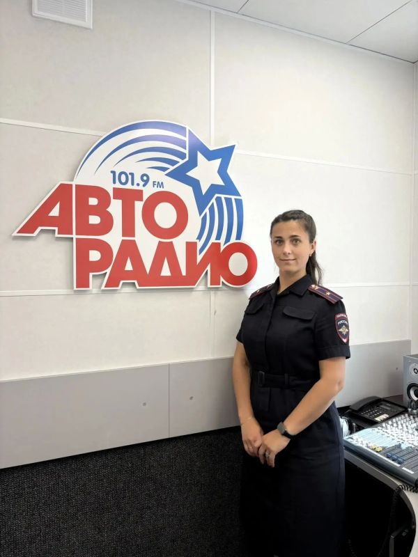 В студии Авторадио заместитель начальника отдела по пропаганде безопасности дорожного движения управления Госавтоинспекции по Нижегородской области майор полиции Ольга Николаева