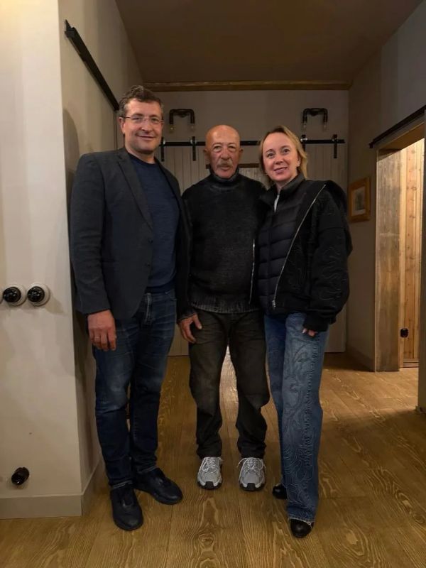 Глеб Никитин с семьёй посетил концерт Александра Розенбаума в Нижнем Новгороде