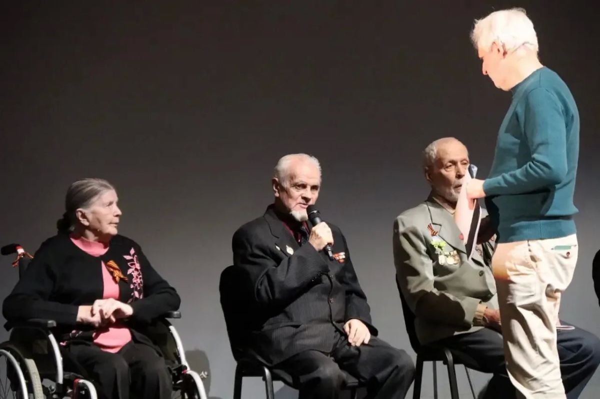 Глеб Никитин: В день 85-летия с начала блокады Ленинграда ветераны-блокадники возложили цветы к Вечному огню и встретились со школьниками в Нижнем Новгороде Глеб Никитин: В день 85-летия с начала блокады Ленинграда ветераны-блокадники возложили цветы к Вечному огню и встретились со школьниками в Нижнем Новгороде