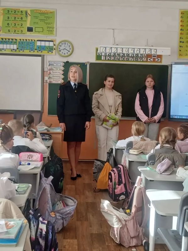 Безопасность на дороге начинается с первых шагов! Безопасность на дороге начинается с первых шагов!
