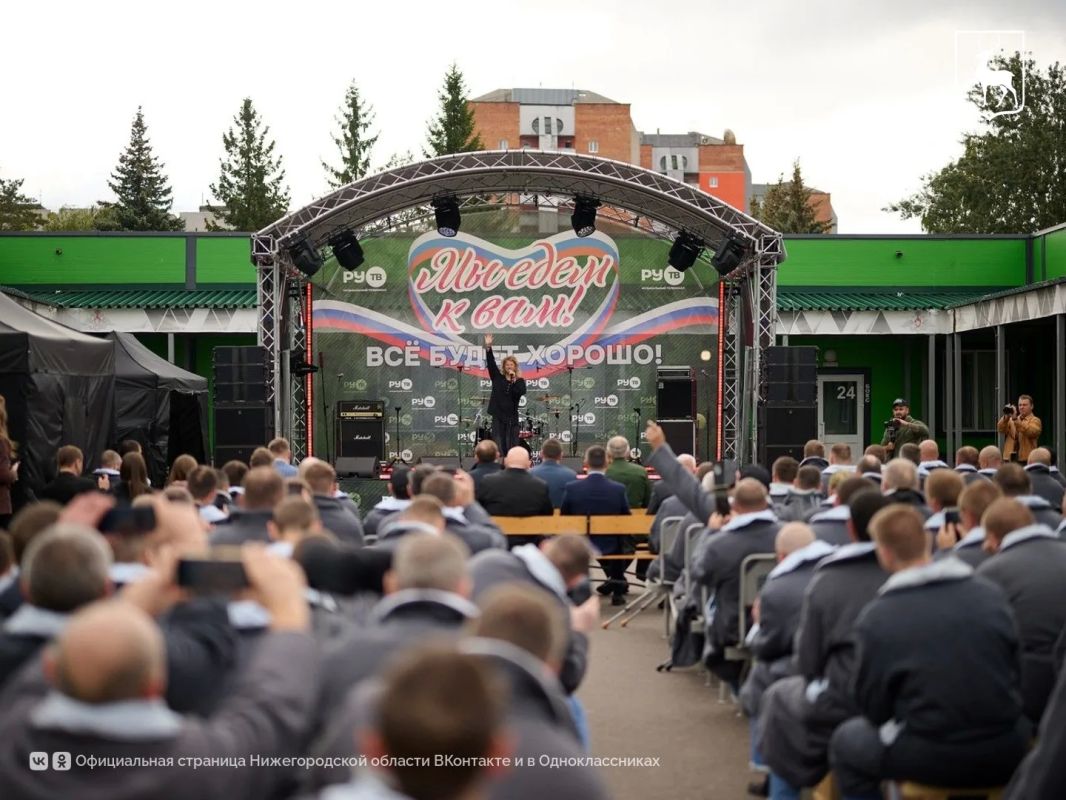 Популярные российские исполнители выступили перед бойцами в нижегородском госпитале Популярные российские исполнители выступили перед бойцами в нижегородском госпитале