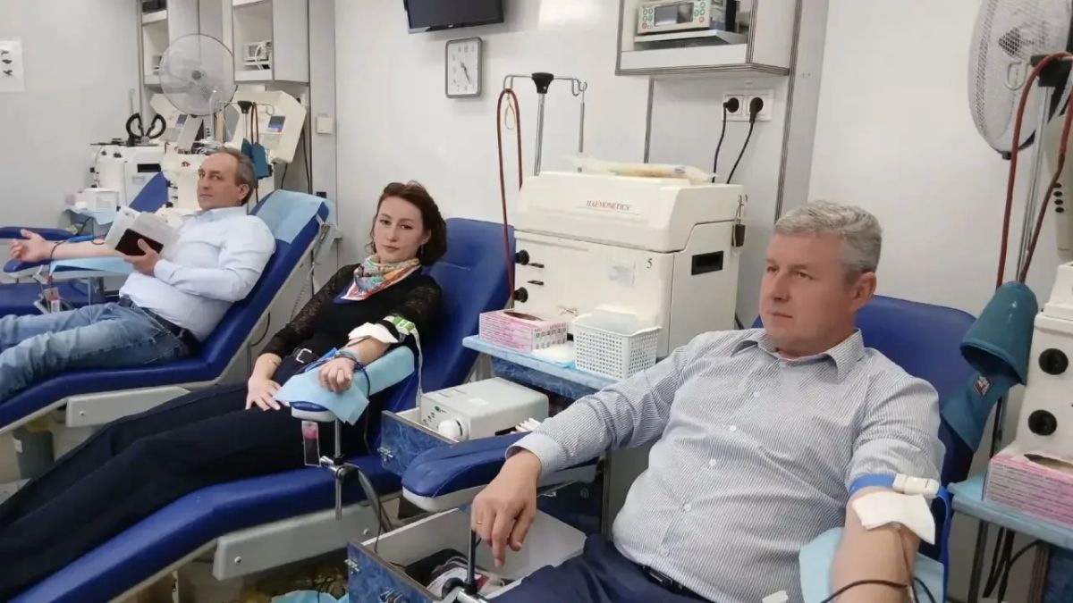 Сотрудники учреждений Ленинского района приняли участие в донорской акции