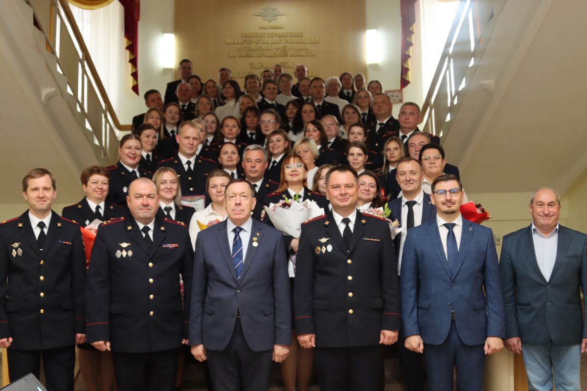 Сегодня в актовом зале УВМ ГУ МВД России по Нижегородской области прошло торжественное мероприятие, посвящённое 307-й годовщине образования подразделений по вопросам миграции МВД России Сегодня в актовом зале УВМ ГУ МВД России по Нижегородской области прошло торжественное мероприятие, посвящённое 307-й годовщине образования подразделений по вопросам миграции МВД России