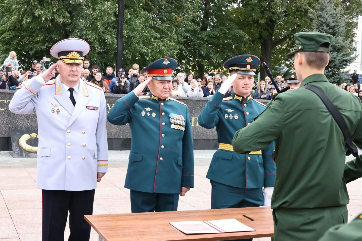 Максим Ребров принял участие в церемонии присяги курсантов НВВИКУ Максим Ребров принял участие в церемонии присяги курсантов НВВИКУ