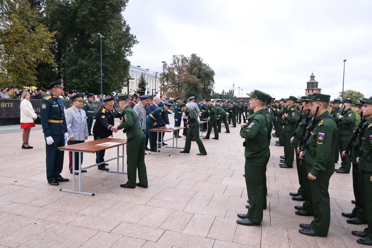 Максим Ребров принял участие в церемонии присяги курсантов НВВИКУ Максим Ребров принял участие в церемонии присяги курсантов НВВИКУ