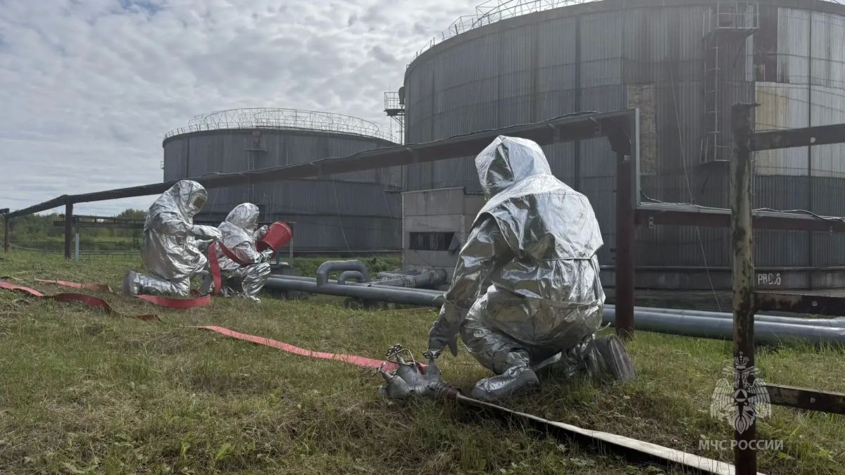 Пожар на мазутном хранилище потушен Пожар на мазутном хранилище потушен