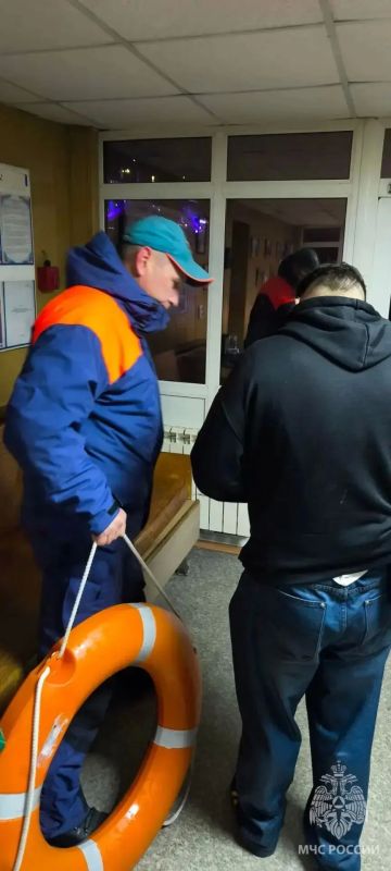 В Нижнем Новгороде спасли мужчину, упавшего с пирса в Волгу В Нижнем Новгороде спасли мужчину, упавшего с пирса в Волгу
