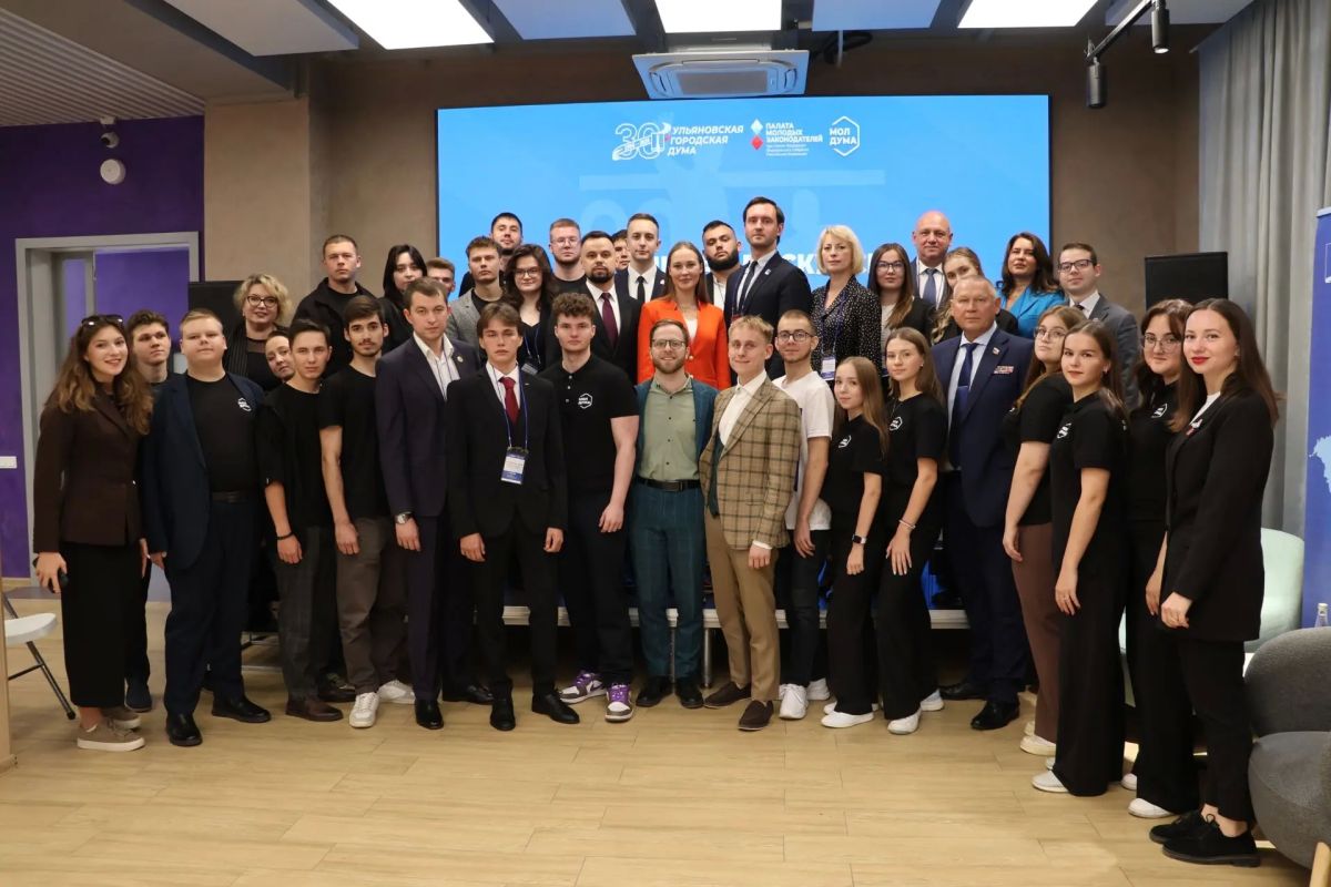 Молодежная палата при городской Думе Нижнего Новгорода не сидит на месте Молодежная палата при городской Думе Нижнего Новгорода не сидит на месте