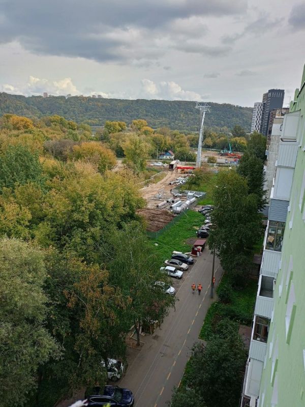Вторую опору новой канатной дороги через Оку установили на улице Баумана