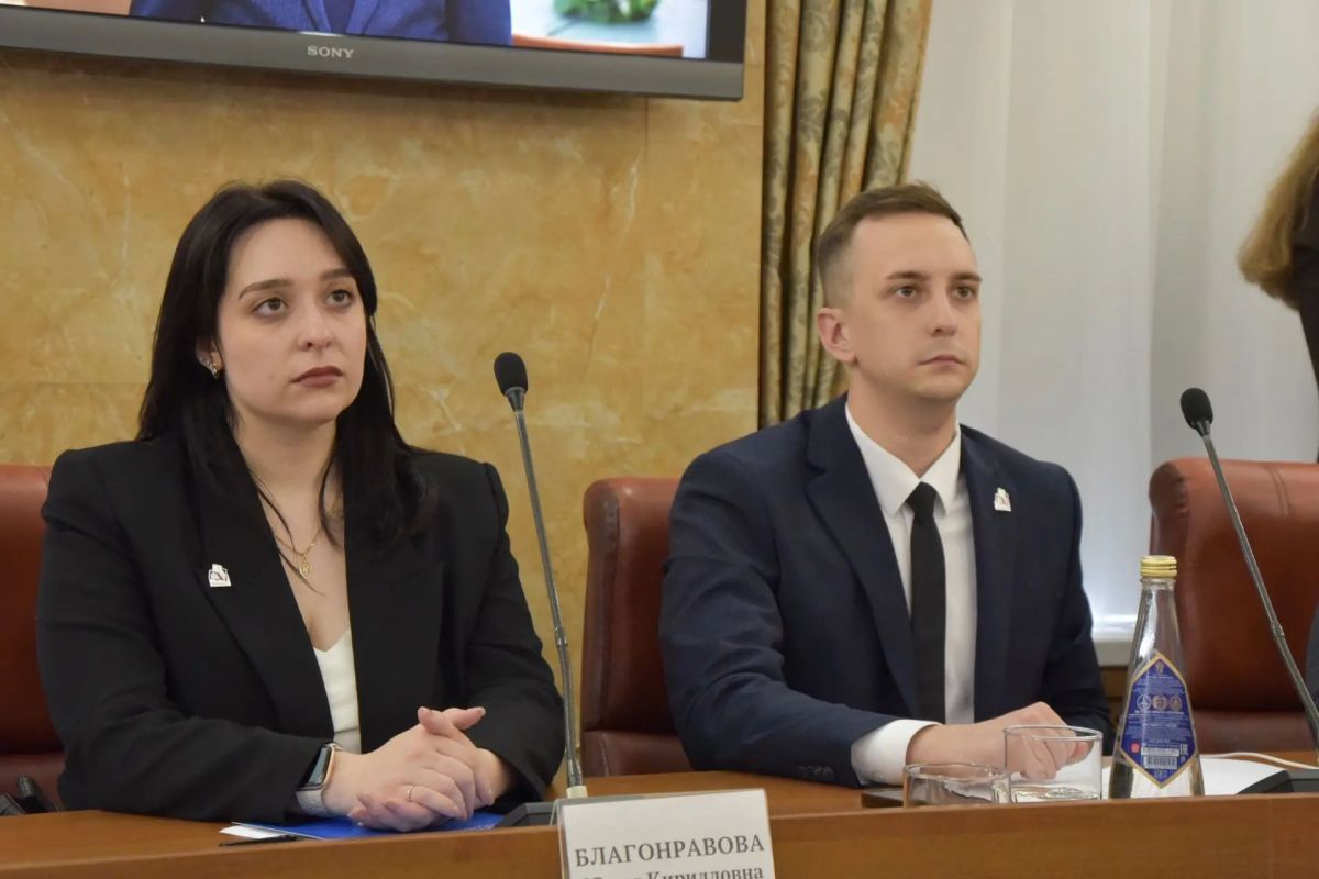 Молодежная палата при городской Думе Нижнего Новгорода не сидит на месте Молодежная палата при городской Думе Нижнего Новгорода не сидит на месте