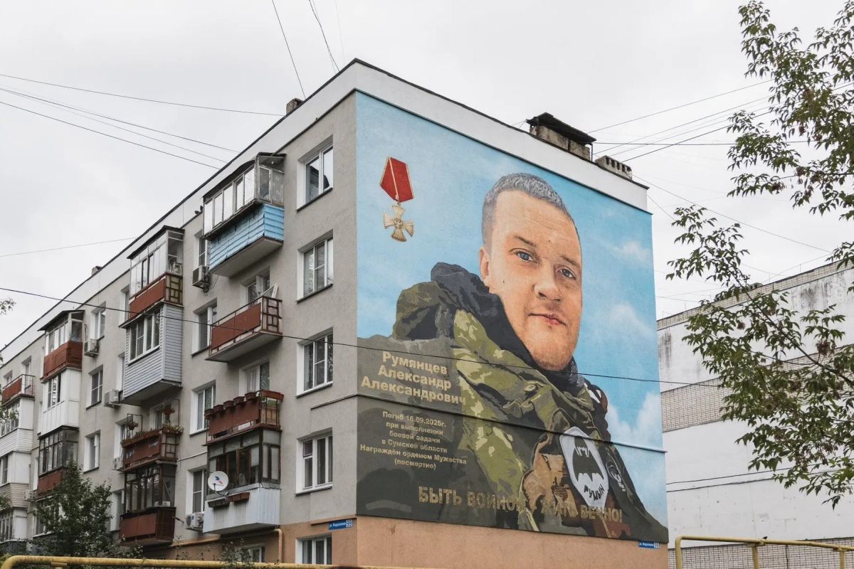 Мурал в память о погибшем разведчике Александре Румянцеве открыли в Сормове Мурал в память о погибшем разведчике Александре Румянцеве открыли в Сормове