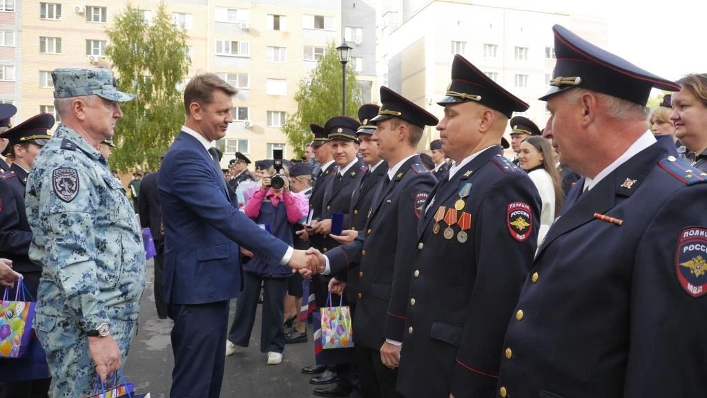 Ещё фото с церемонии открытия служебного дома Ещё фото с церемонии открытия служебного дома