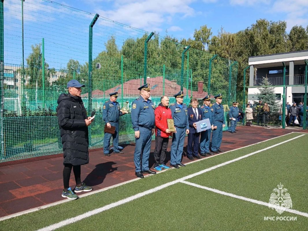 В Кстово прошел турнир по мини-футболу памяти Валерия Окунева В Кстово прошел турнир по мини-футболу памяти Валерия Окунева