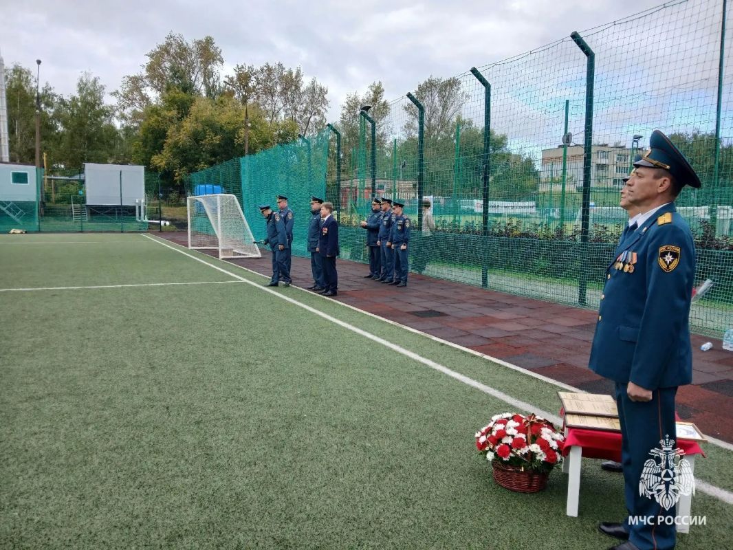 В Кстово прошел турнир по мини-футболу памяти Валерия Окунева В Кстово прошел турнир по мини-футболу памяти Валерия Окунева
