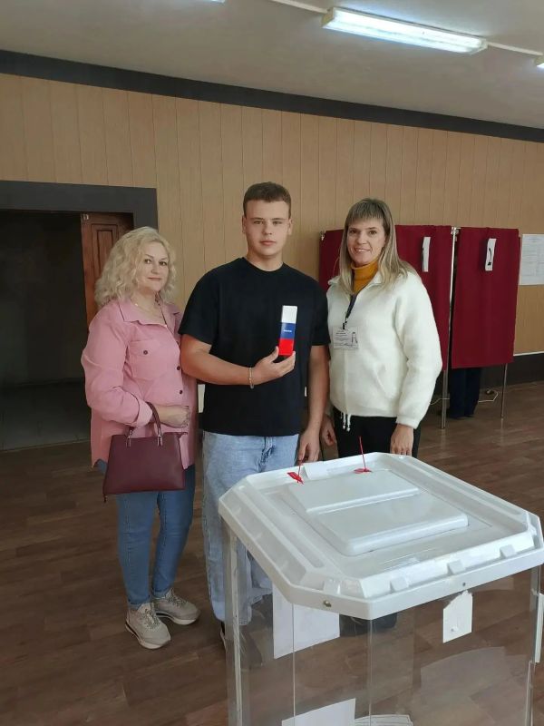 Выборы в тренде!. Устами молодых глаголит истина! И это правда! Молодежь Нижегородской области активно ходит голосовать! А впервые голосующие в этом году получают классный подарок – кабель для зарядки 4 в 1! Для всех... Выборы в тренде!. Устами молодых глаголит истина! И это правда! Молодежь Нижегородской области активно ходит голосовать! А впервые голосующие в этом году получают классный подарок – кабель для зарядки 4 в 1! Для всех...