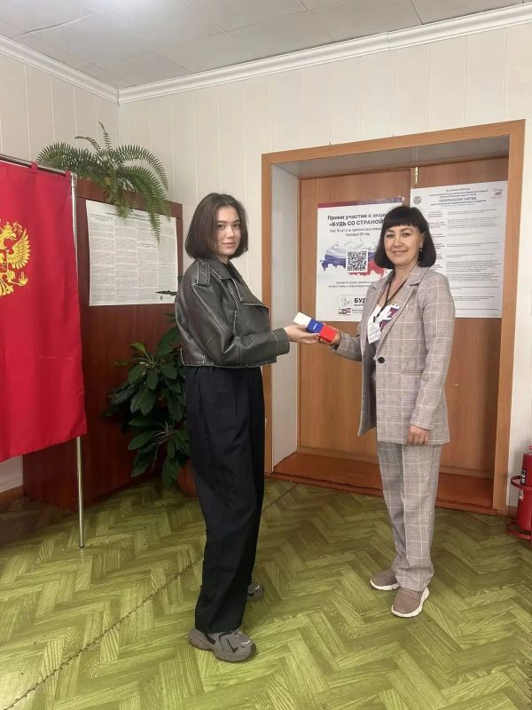 Выборы в тренде!. Устами молодых глаголит истина! И это правда! Молодежь Нижегородской области активно ходит голосовать! А впервые голосующие в этом году получают классный подарок – кабель для зарядки 4 в 1! Для всех... Выборы в тренде!. Устами молодых глаголит истина! И это правда! Молодежь Нижегородской области активно ходит голосовать! А впервые голосующие в этом году получают классный подарок – кабель для зарядки 4 в 1! Для всех...
