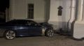 Молодой человек за рулем BMW врезался в церковь на улице Кима в Нижнем Новгороде