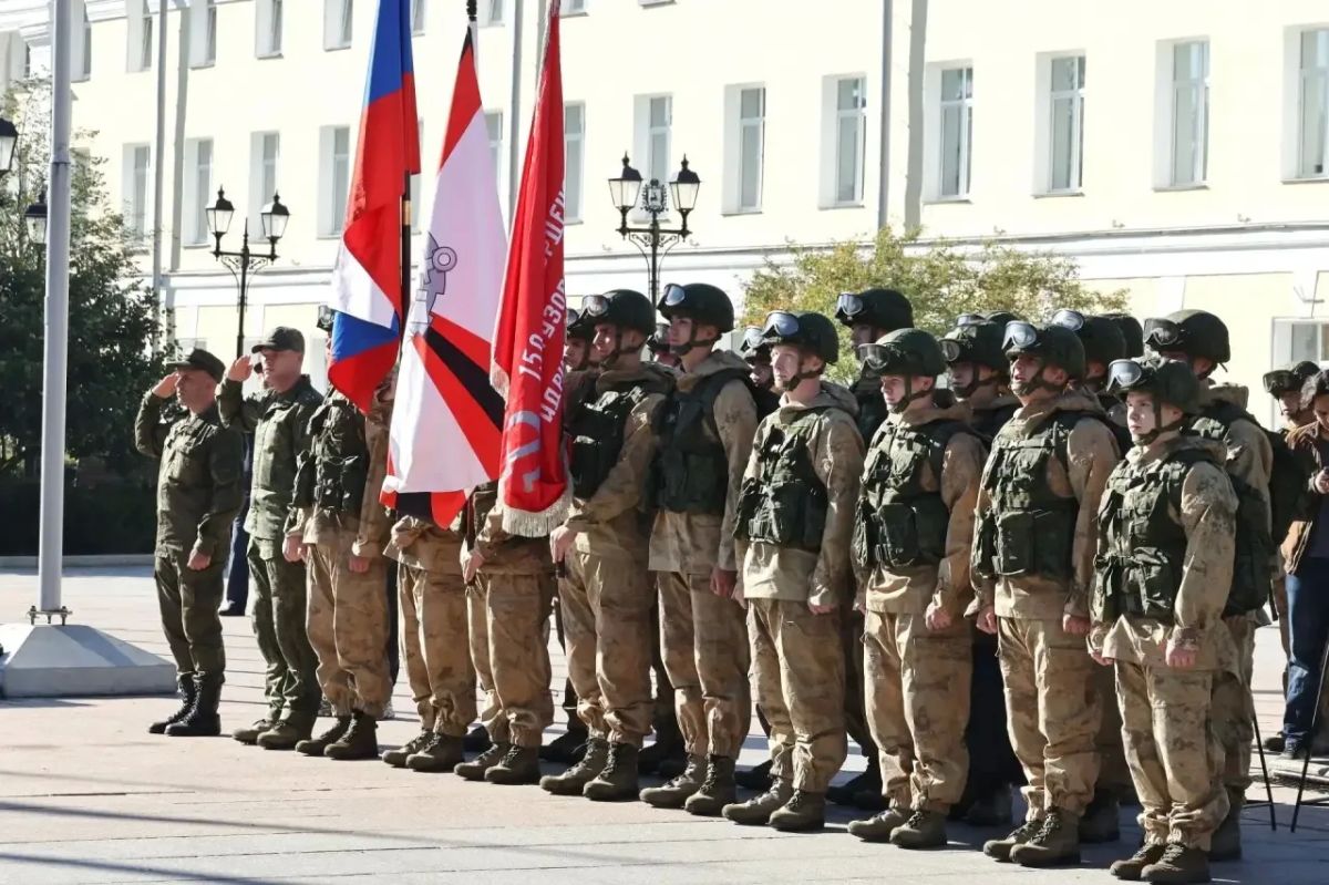Максим Ребров дал старт марш-броску Нижегородских курсантов по пути народного ополчения 1612 года Максим Ребров дал старт марш-броску Нижегородских курсантов по пути народного ополчения 1612 года