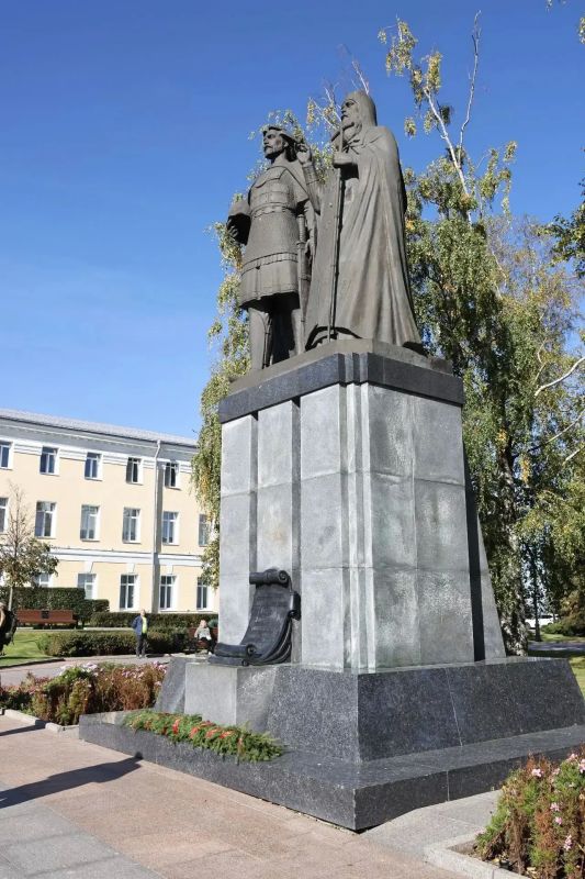 Максим Ребров дал старт марш-броску Нижегородских курсантов по пути народного ополчения 1612 года Максим Ребров дал старт марш-броску Нижегородских курсантов по пути народного ополчения 1612 года