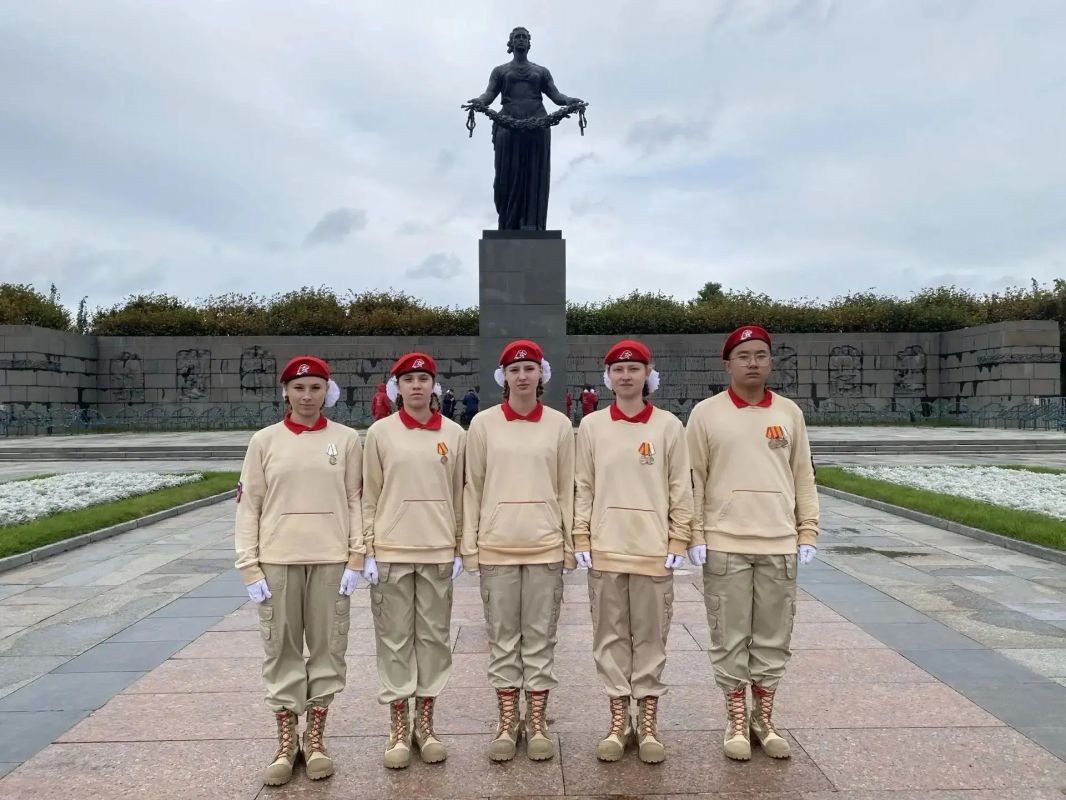 Юрий Шалабаев: Нижегородские школьники возвращаются с победой из Санкт-Петербурга с XI Всероссийского слёта активистов движения «Пост №1»