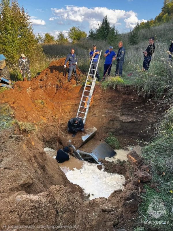 Спасатели извлекли тела погибших из затопленного автомобиля
