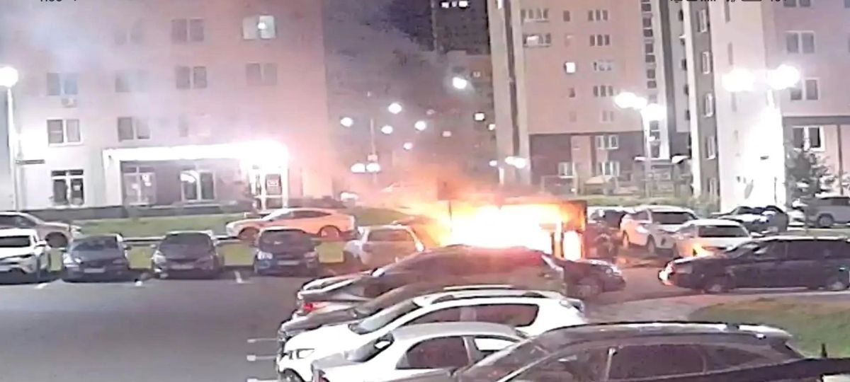 Неизвестные подожгли мусорные контейнеры сегодня ночью в ЖК "Новая Кузнечиха" Неизвестные подожгли мусорные контейнеры сегодня ночью в ЖК "Новая Кузнечиха"