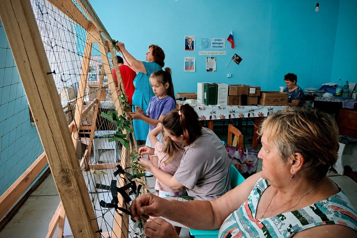 Школьники из села Славянка Нижегородской области плетут сети и шьют подушки для госпиталя Школьники из села Славянка Нижегородской области плетут сети и шьют подушки для госпиталя