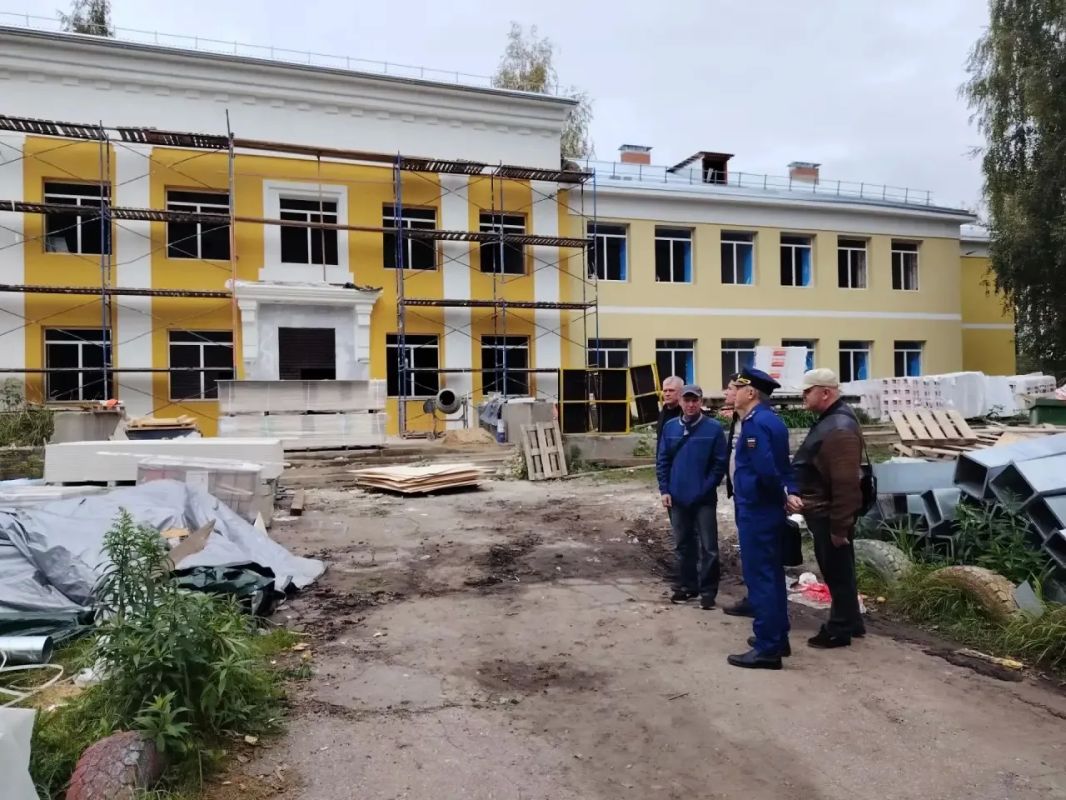 Прокуратура Нижнего Новгорода предостерегла подрядчика о недопустимости нарушения сроков выполнения работ по капитальному ремонту здания образовательного учреждения Прокуратура Нижнего Новгорода предостерегла подрядчика о недопустимости нарушения сроков выполнения работ по капитальному ремонту здания образовательного учреждения