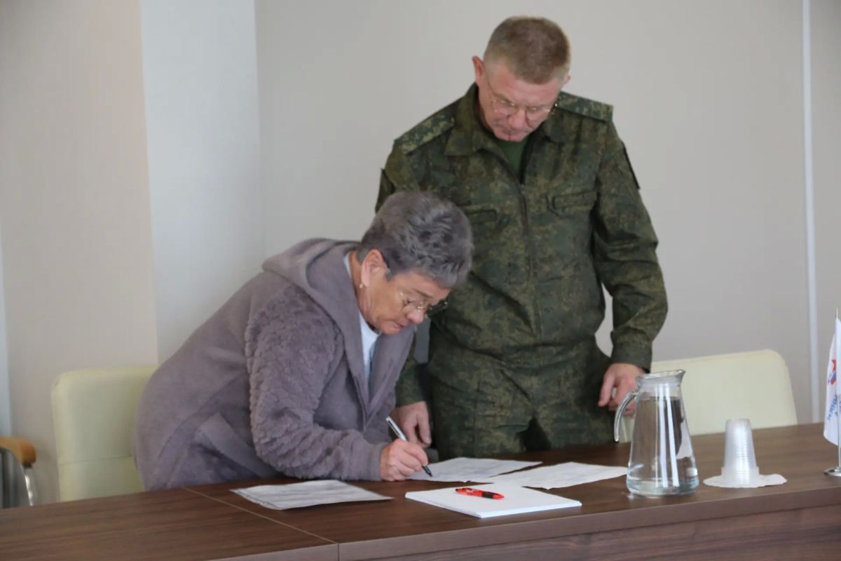 Сегодня прокурор Нижегородской области Алексей Цуканов в филиале Государственного фонда поддержки участников специальной военной операции «Защитники Отечества» по Нижегородской области провел прием военнослужащих и членов их... Сегодня прокурор Нижегородской области Алексей Цуканов в филиале Государственного фонда поддержки участников специальной военной операции «Защитники Отечества» по Нижегородской области провел прием военнослужащих и членов их...