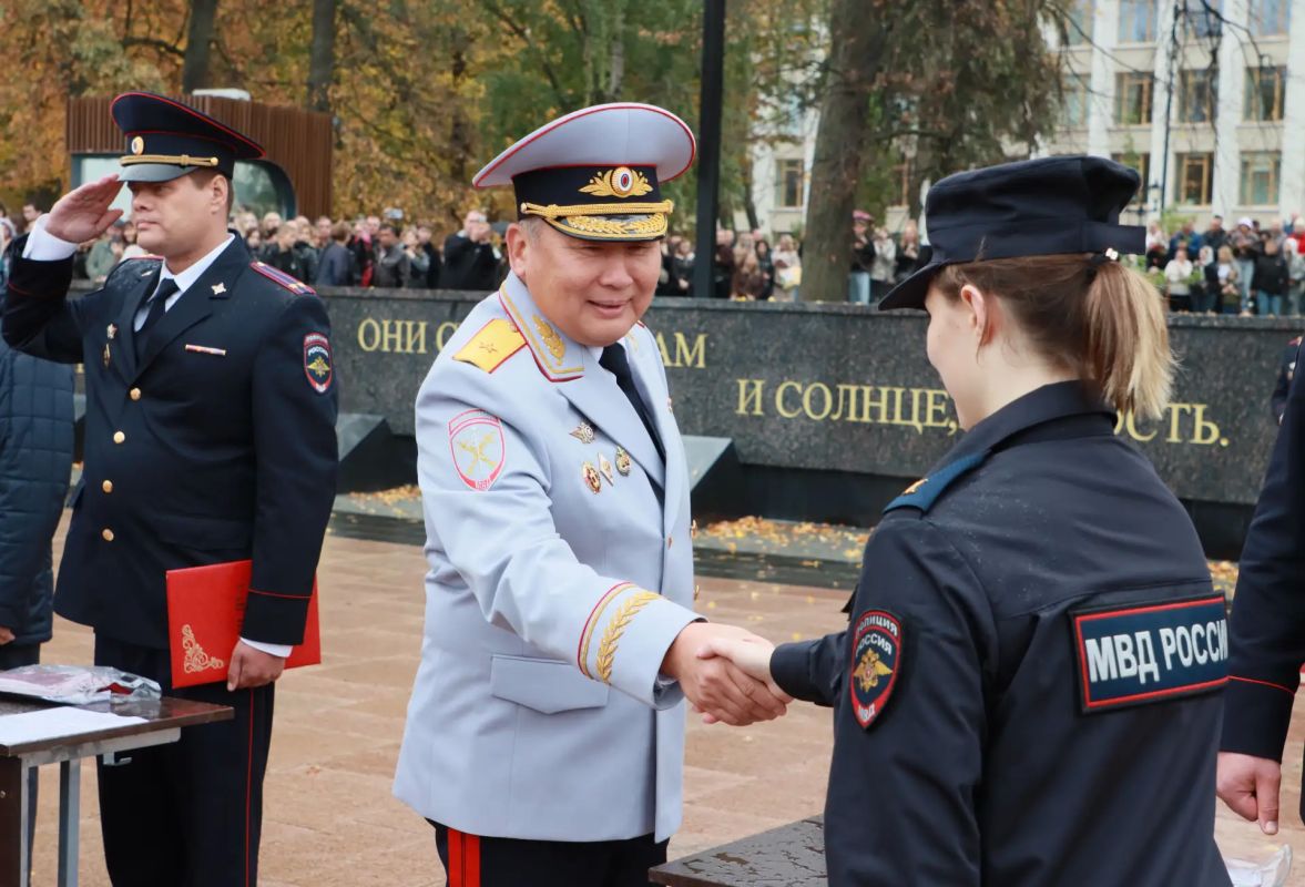 Руководители регионального полицейского главка приняли участие в церемонии приведения к Присяге курсантов Нижегородской академии МВД России Руководители регионального полицейского главка приняли участие в церемонии приведения к Присяге курсантов Нижегородской академии МВД России