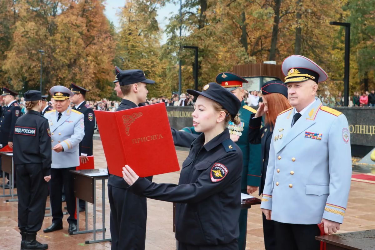 Руководители регионального полицейского главка приняли участие в церемонии приведения к Присяге курсантов Нижегородской академии МВД России Руководители регионального полицейского главка приняли участие в церемонии приведения к Присяге курсантов Нижегородской академии МВД России