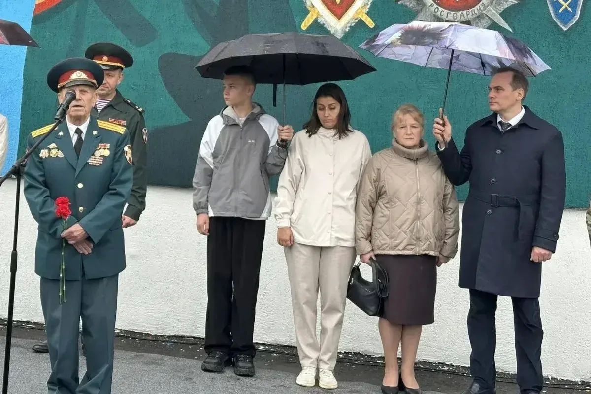 В Саранском электромеханическом колледже открыт мурал старшему прапорщику Игорю Паничкину В Саранском электромеханическом колледже открыт мурал старшему прапорщику Игорю Паничкину