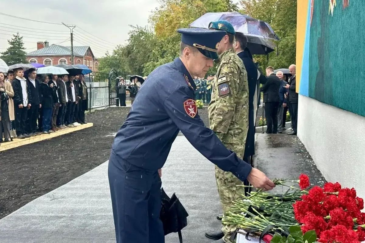 В Саранском электромеханическом колледже открыт мурал старшему прапорщику Игорю Паничкину В Саранском электромеханическом колледже открыт мурал старшему прапорщику Игорю Паничкину