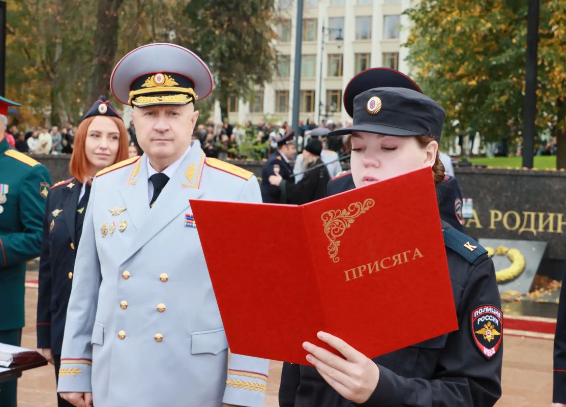 Руководители регионального полицейского главка приняли участие в церемонии приведения к Присяге курсантов Нижегородской академии МВД России Руководители регионального полицейского главка приняли участие в церемонии приведения к Присяге курсантов Нижегородской академии МВД России