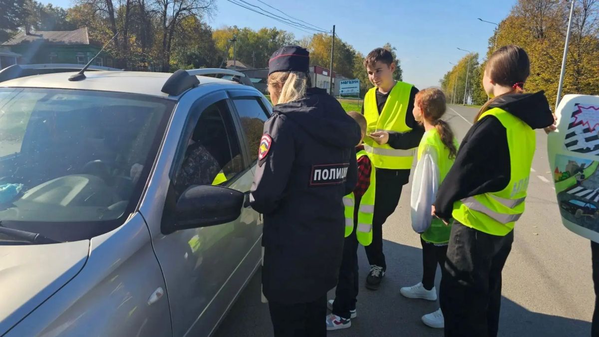 «Безопасная скорость»: ГИБДД и юные инспекторы напомнили водителям о дисциплине за рулём «Безопасная скорость»: ГИБДД и юные инспекторы напомнили водителям о дисциплине за рулём