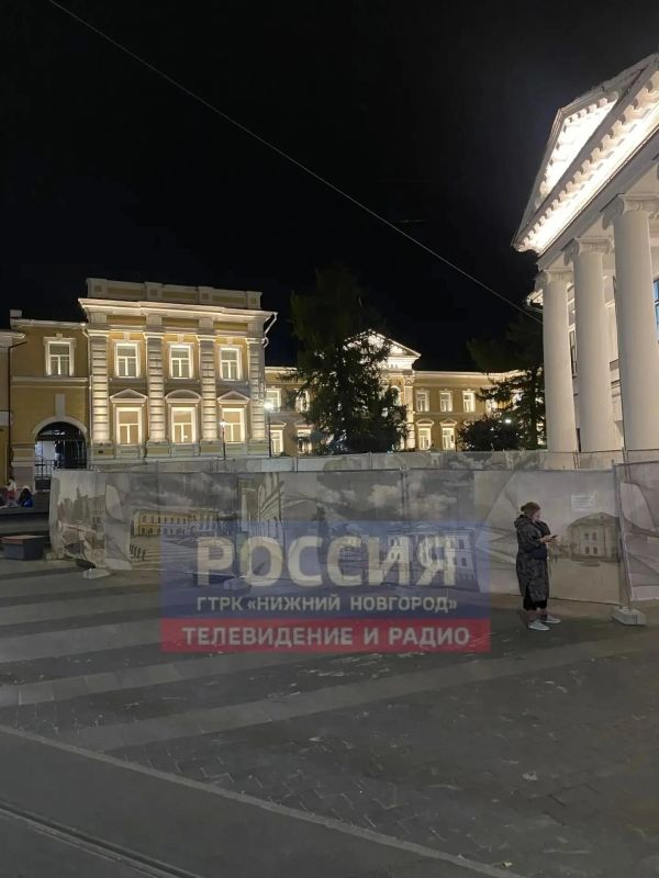 Памятник министру юстиции Российской империи Дмитрию Замятнину начали устанавливать на Б. Покровской