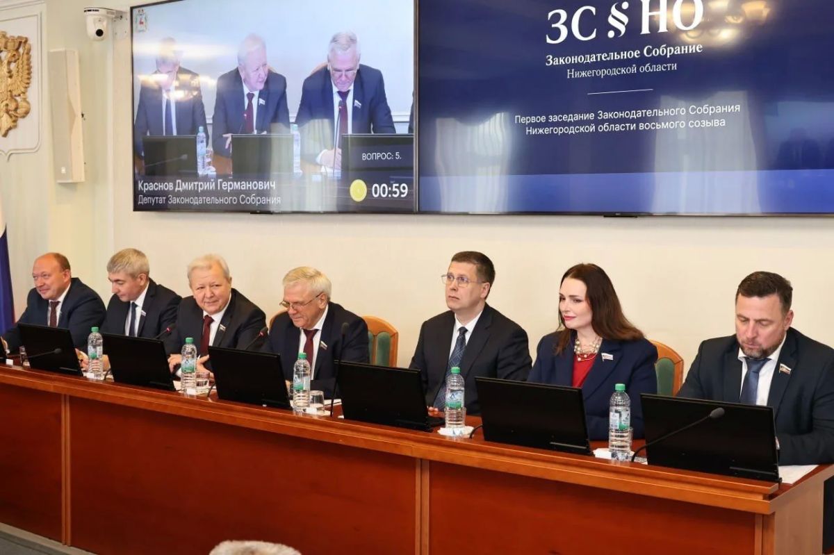 Благодарю Евгения Борисовича Люлина, моих коллег-депутатов Законодательного Собрания Нижегородской области за оказанное мне доверие представлять интересы Законодательного Собрания в Совете Федерации Благодарю Евгения Борисовича Люлина, моих коллег-депутатов Законодательного Собрания Нижегородской области за оказанное мне доверие представлять интересы Законодательного Собрания в Совете Федерации