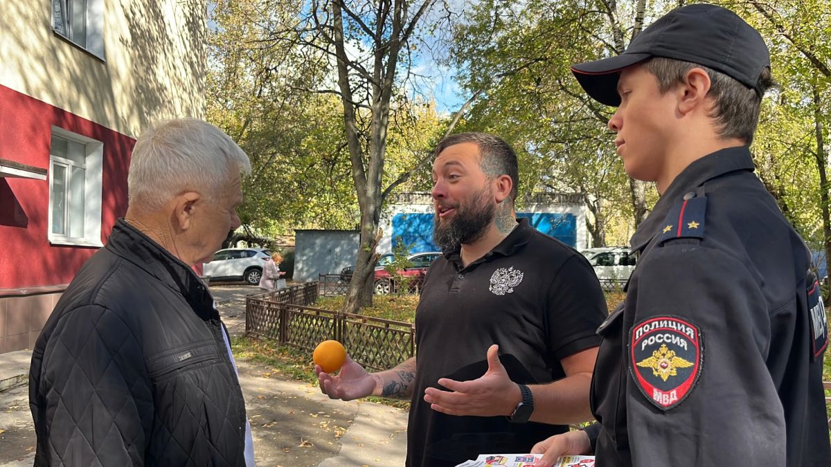 Городская полиция в рамках акции «Ваша безопасность – наша забота!» поздравила старшее поколение с Днём пожилого человека Городская полиция в рамках акции «Ваша безопасность – наша забота!» поздравила старшее поколение с Днём пожилого человека