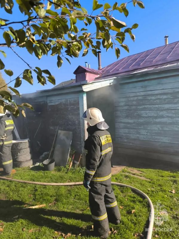 В Павловском округе огнеборцы ликвидировали пожар в надворной постройке