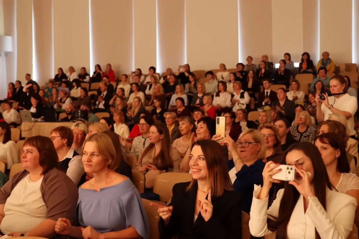 Сегодня в школе №188 Советского района состоялось торжественное мероприятие, посвященное Дню учителя и Дню воспитателя Сегодня в школе №188 Советского района состоялось торжественное мероприятие, посвященное Дню учителя и Дню воспитателя