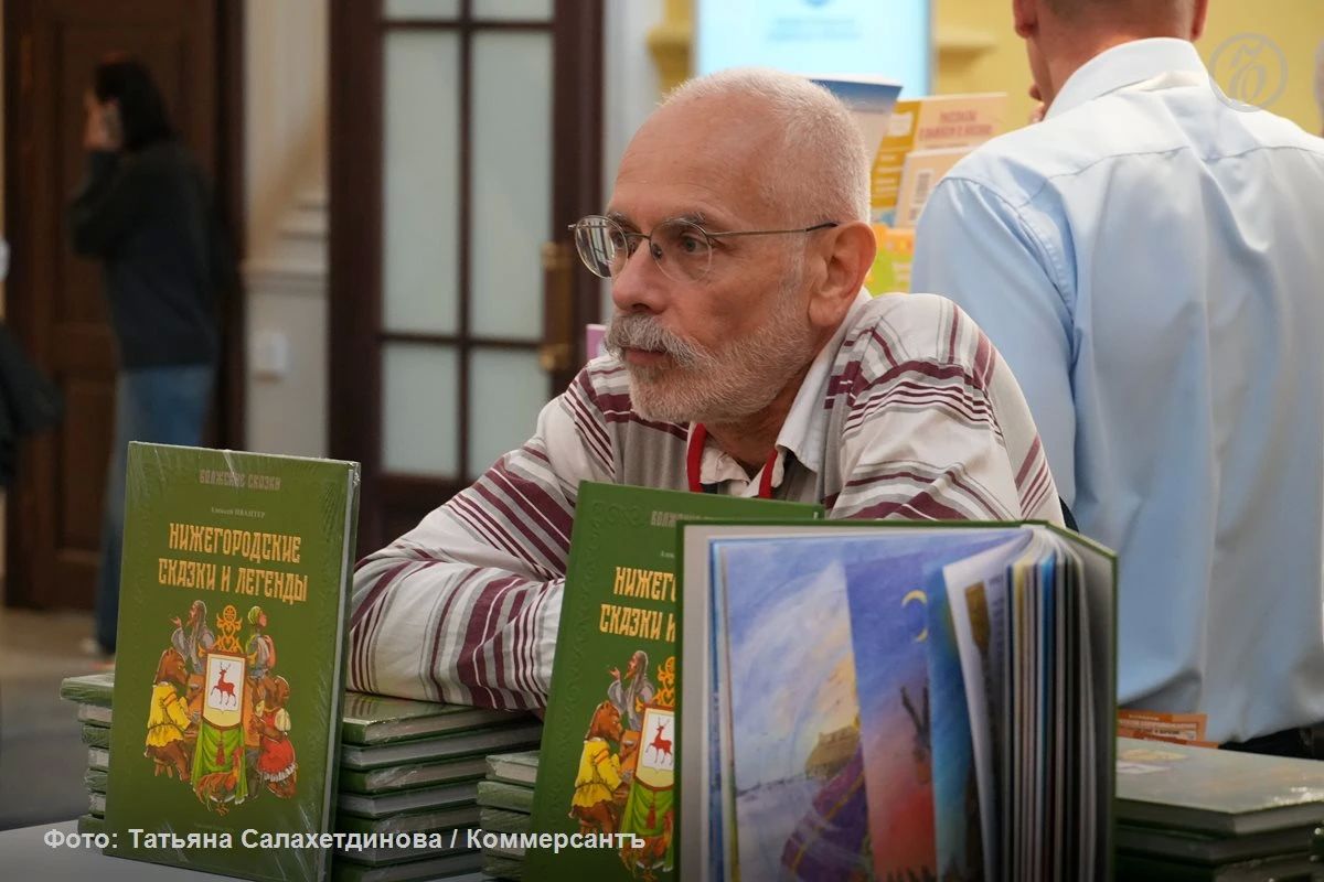 Вторая Нижегородская книжная ярмарка, проходившая со 2 по 4 октября в пассаже Главного ярмарочного дома, превзошла первую по количеству участников и событий: свои новинки представили больше 100 книжных издательств (в прошлом... Вторая Нижегородская книжная ярмарка, проходившая со 2 по 4 октября в пассаже Главного ярмарочного дома, превзошла первую по количеству участников и событий: свои новинки представили больше 100 книжных издательств (в прошлом...