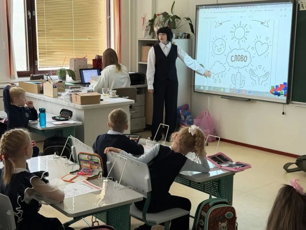 Глеб Никитин: Наши дорогие учителя, вы помогаете нашим детям поверить в себя, учите мыслить, уважать других, принимать решения и отвечать за них Глеб Никитин: Наши дорогие учителя, вы помогаете нашим детям поверить в себя, учите мыслить, уважать других, принимать решения и отвечать за них