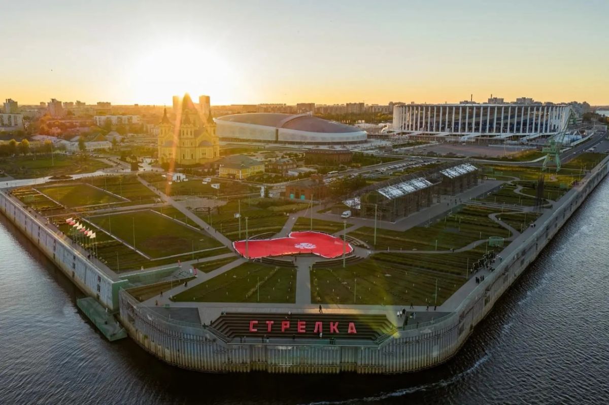Нижний Новгород поздравил сборную России с победой над Намибией грандиозным флешмобом на слиянии Оки и Волги