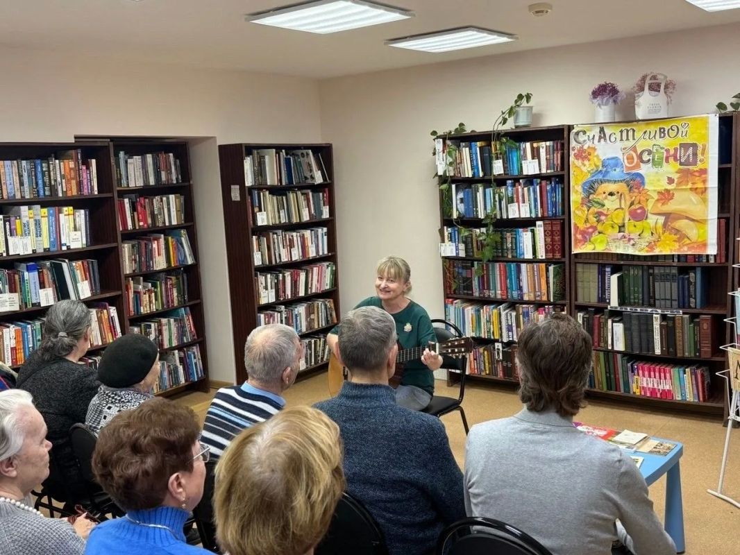 Светлана Досаева пополнила фонд библиотеки им. А.П. Чехова новыми книгами Светлана Досаева пополнила фонд библиотеки им. А.П. Чехова новыми книгами
