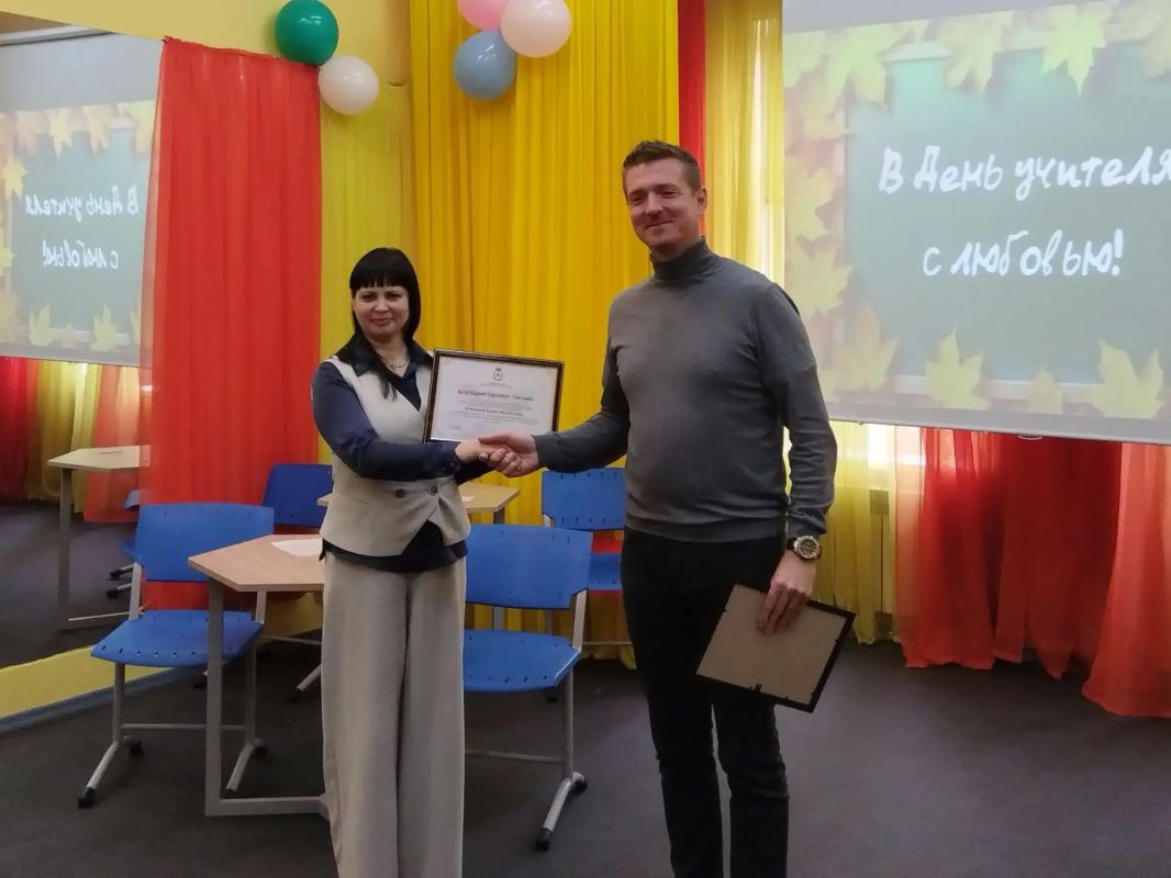 Депутаты городской Думы Нижнего Новгорода присоединились к чествованию нижегородских учителей Депутаты городской Думы Нижнего Новгорода присоединились к чествованию нижегородских учителей