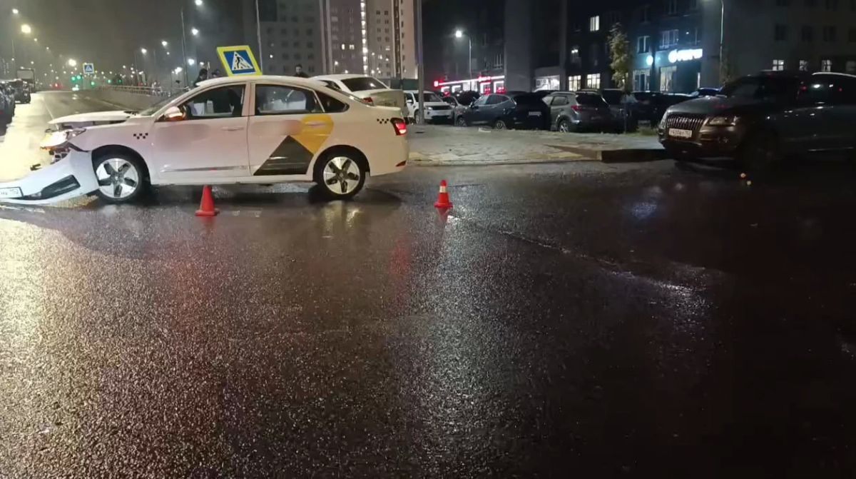 Женщина пострадала в аварии с такси в Нижнем Новгороде