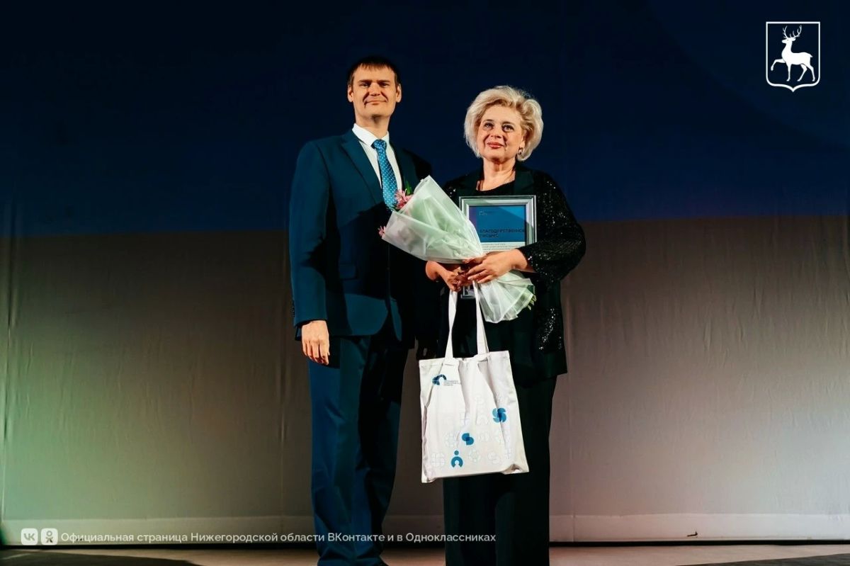 Около 100 нижегородских педагогов, воспитателей и управленцев отметили правительственными и ведомственными наградами в День учителя Около 100 нижегородских педагогов, воспитателей и управленцев отметили правительственными и ведомственными наградами в День учителя