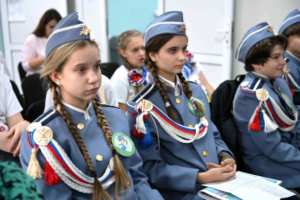 Правила дорожного движения знаем со школьной скамьи