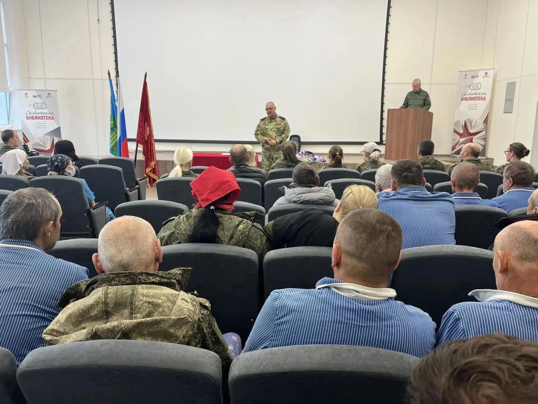 В рамках рабочей поездки в Луганскую Народную Республику офицеры Следственного комитета России провели ряд гуманитарных миссий В рамках рабочей поездки в Луганскую Народную Республику офицеры Следственного комитета России провели ряд гуманитарных миссий
